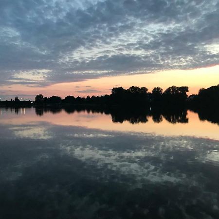 Premium Lake Lodges Chichester Buitenkant foto