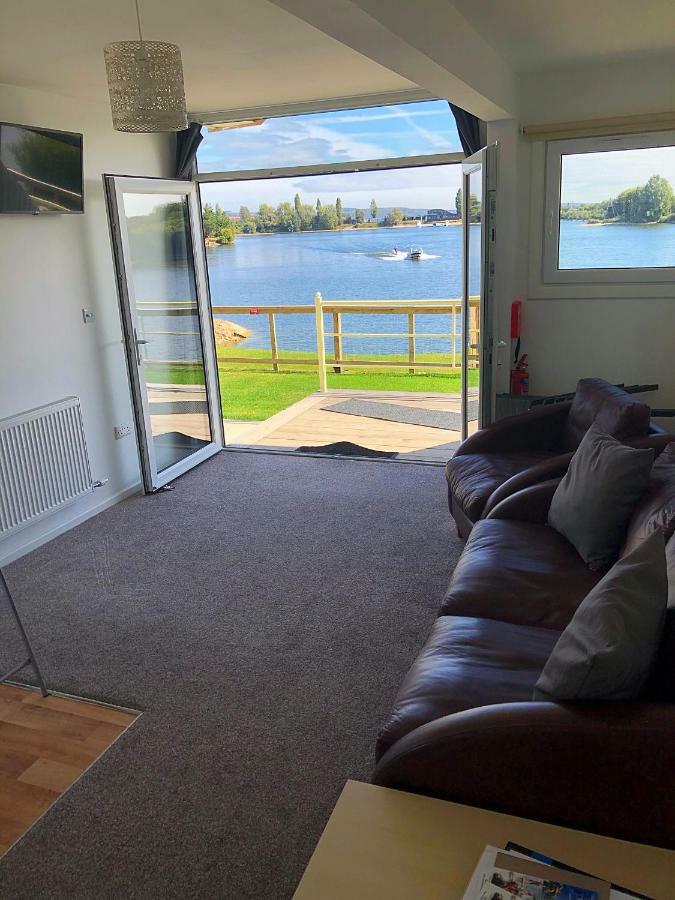 Premium Lake Lodges Chichester Buitenkant foto