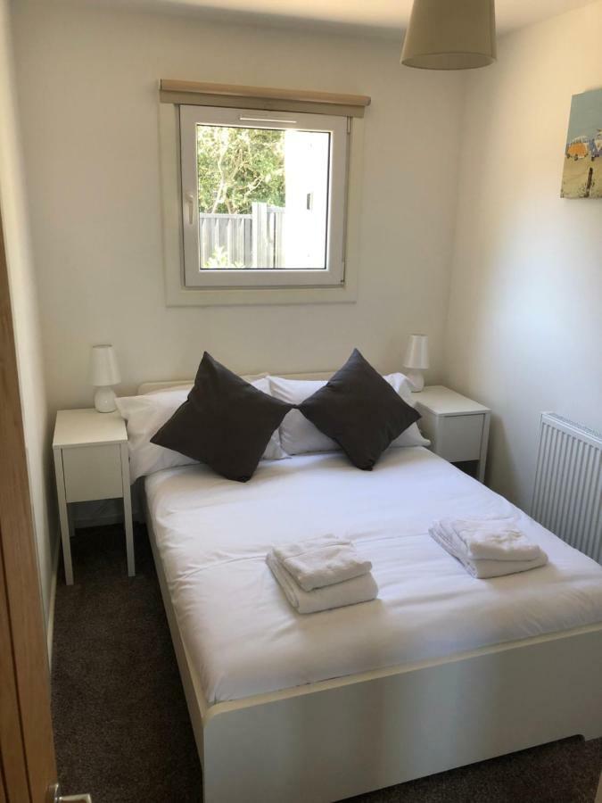 Premium Lake Lodges Chichester Buitenkant foto